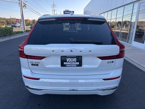 2022 Volvo XC60 B5 Inscription