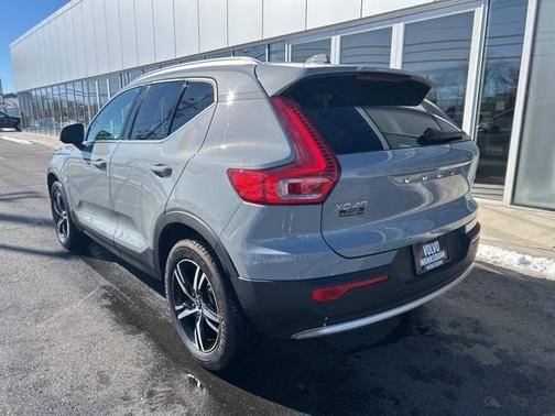 2025 Volvo XC40 B5 Core Bright Theme