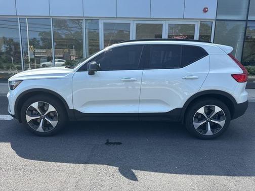 2024 Volvo XC40 B5 Core Bright Theme