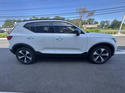 2024 Volvo XC40 B5 Core Bright Theme