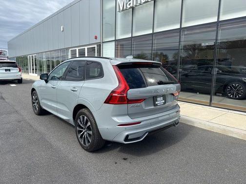 Vapour Grey Metallic 2025 Volvo XC60 B5 Plus
