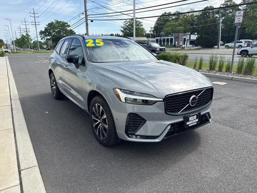 Vapour Grey Metallic 2025 Volvo XC60 B5 Plus