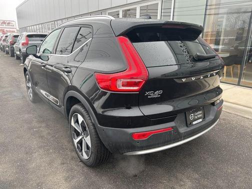 2025 Volvo XC40 B5 Plus Bright Theme