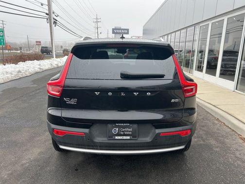 2025 Volvo XC40 B5 Plus Bright Theme