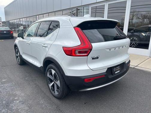 2025 Volvo XC40 B5 Plus Bright Theme