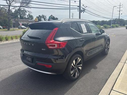 2025 Volvo XC40 B5 Plus Bright Theme