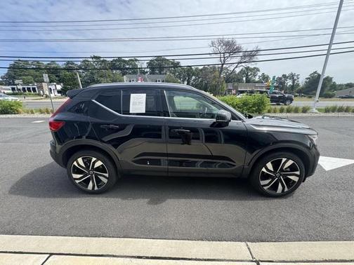2025 Volvo XC40 B5 Plus Bright Theme