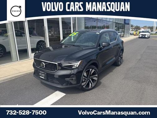2025 Volvo XC40 B5 Plus Bright Theme