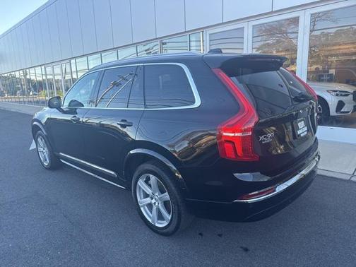 2025 Volvo XC90 B5 Core