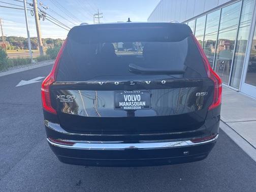 2025 Volvo XC90 B5 Core