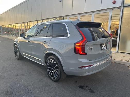 2025 Volvo XC90 B6 Plus 7-Seater