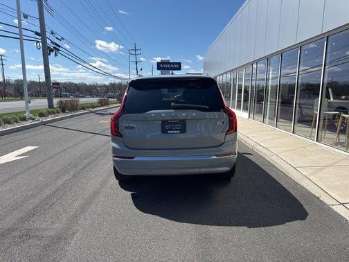 2025 Volvo XC90 B6 Plus 7-Seater