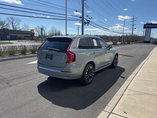 2025 Volvo XC90 B6 Plus 7-Seater