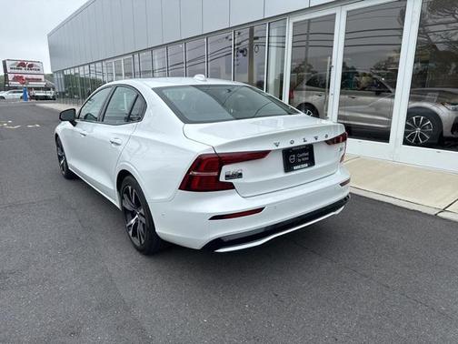 2024 Volvo S60 B5 Plus Dark Theme
