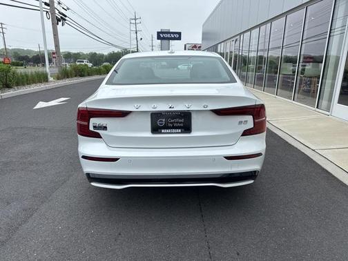 2024 Volvo S60 B5 Plus Dark Theme