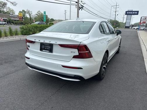 2024 Volvo S60 B5 Plus Dark Theme