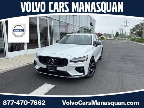 2024 Volvo S60 B5 Plus Dark Theme
