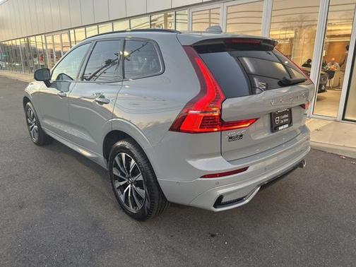 2025 Volvo XC60 B5 Plus