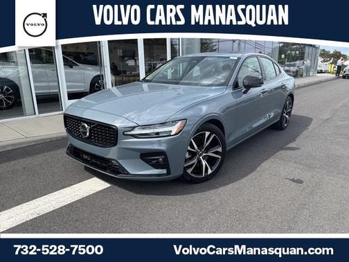 2024 Volvo S60 B5 Core Dark Theme