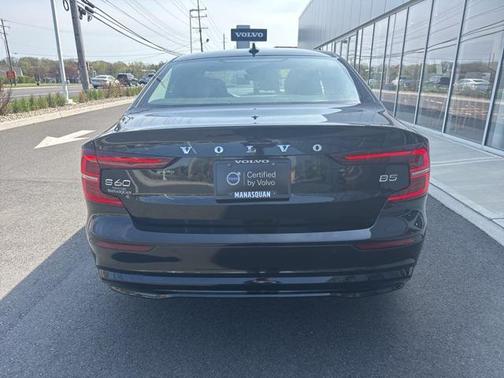 2024 Volvo S60 B5 Plus Dark Theme