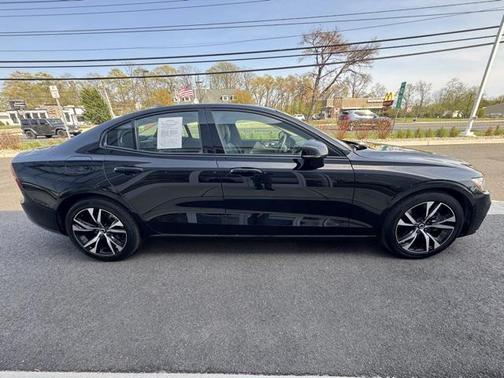 2024 Volvo S60 B5 Plus Dark Theme