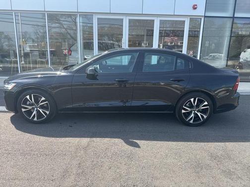 2024 Volvo S60 B5 Plus Dark Theme