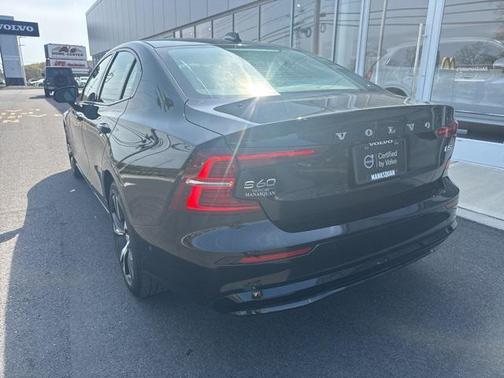2024 Volvo S60 B5 Plus Dark Theme