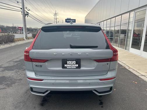 2025 Volvo XC60 B5 Plus