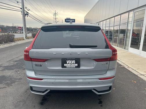 2025 Volvo XC60 B5 Plus