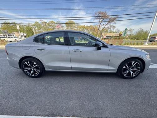 2024 Volvo S60 B5 Core Dark Theme