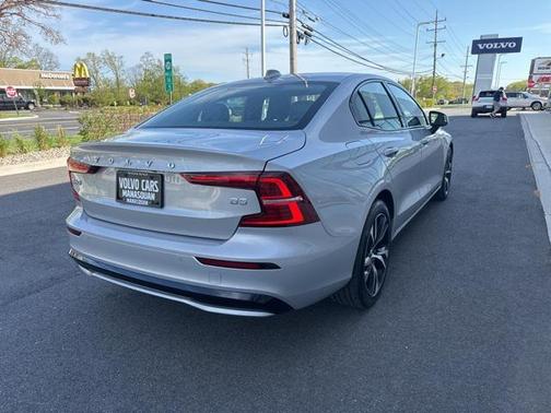 2024 Volvo S60 B5 Core Dark Theme