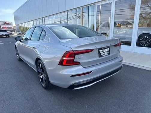2024 Volvo S60 B5 Core Dark Theme