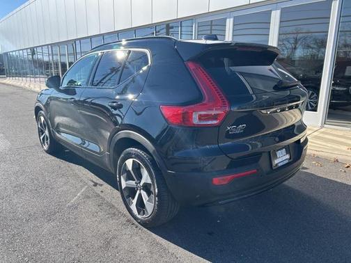 2025 Volvo XC40 B5 Plus Dark Theme