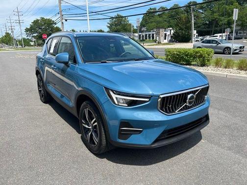 Fjord Blue Metallic 2025 Volvo XC40 B5 Core Bright Theme
