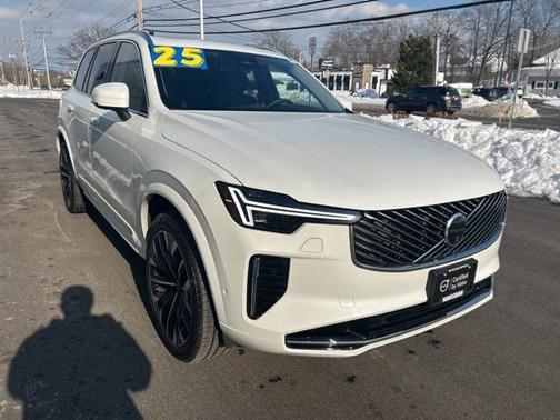 2025 Volvo XC90 B6 Plus 7-Seater