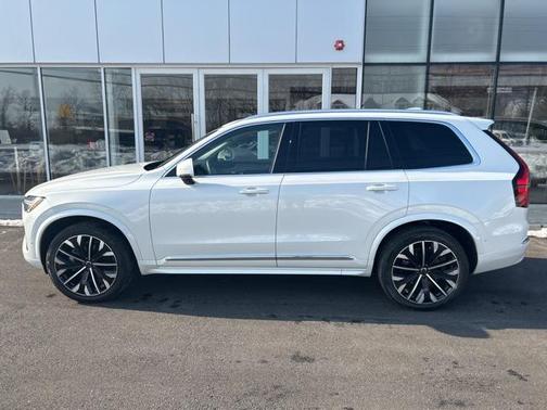 2025 Volvo XC90 B6 Plus 7-Seater