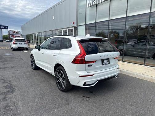 Crystal White Metallic 2025 Volvo XC60 B5 Plus