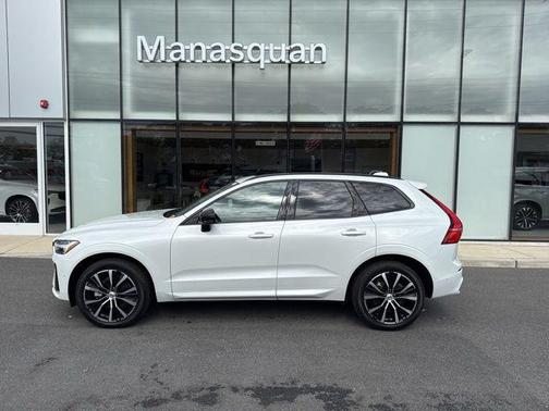 Crystal White Metallic 2025 Volvo XC60 B5 Plus