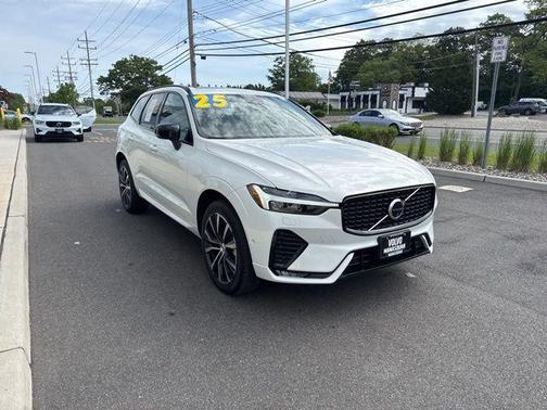 Crystal White Metallic 2025 Volvo XC60 B5 Plus