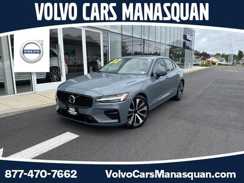2022 Volvo S60 T5 Momentum