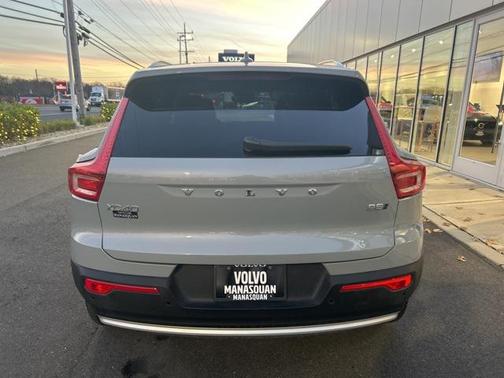 2025 Volvo XC40 B5 Core Bright Theme