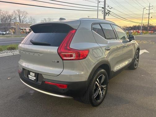 2025 Volvo XC40 B5 Core Bright Theme