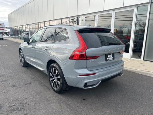 2025 Volvo XC60 B5 Plus