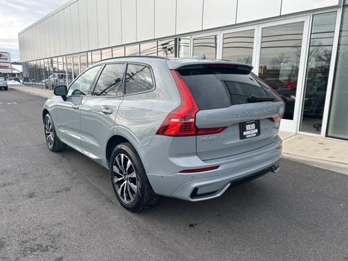 2025 Volvo XC60 B5 Plus