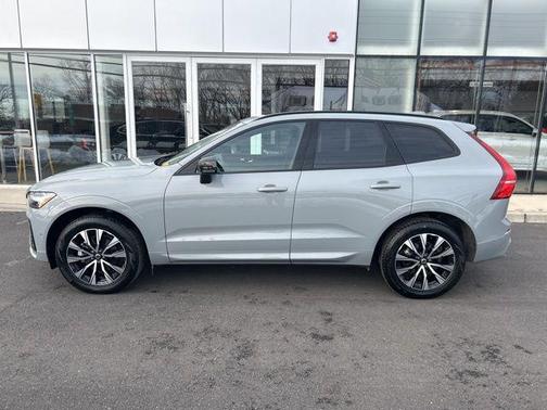 2025 Volvo XC60 B5 Plus