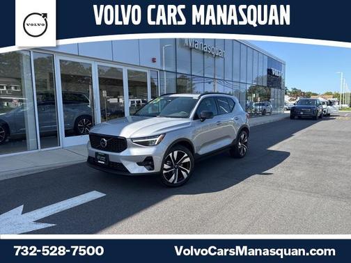2025 Volvo XC40 B5 Plus Dark Theme