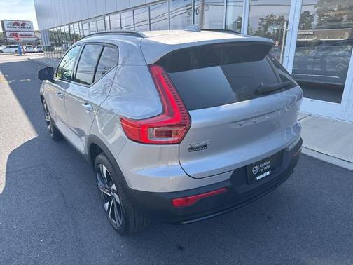 2025 Volvo XC40 B5 Plus Dark Theme