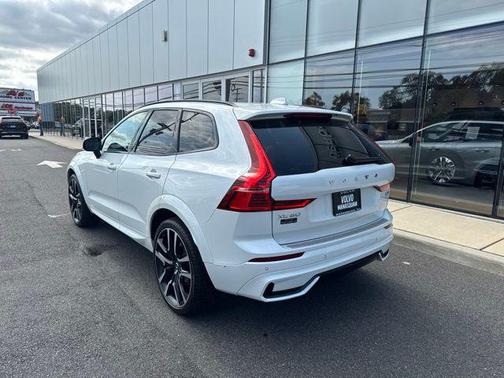 Crystal White Metallic 2023 Volvo XC60 B5 Ultimate Dark Theme