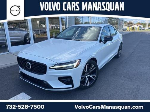 2024 Volvo S60 B5 Core Dark Theme