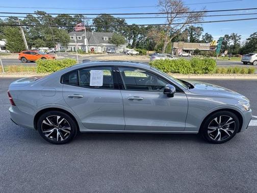 2024 Volvo S60 B5 Core Dark Theme